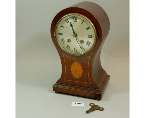 An Edwardian mahogany balloon form mantel clock with satinwood paterae, 29cm 