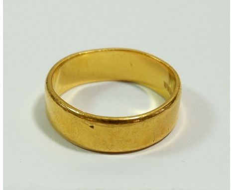 A 22 carat gold wedding ring, size M to O, 6.5g 