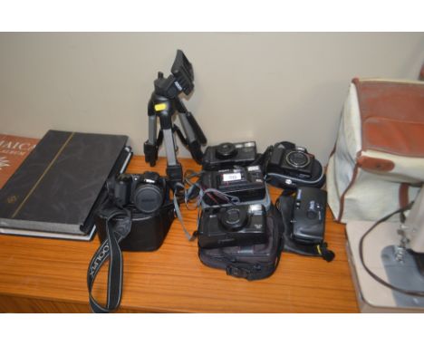 A quantity of cameras to include an Nikon digital camera