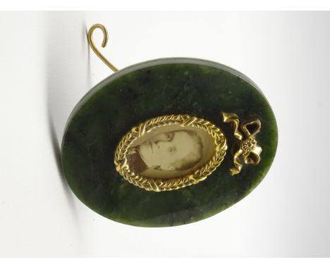 Moss agate oval miniature frame with gilded wreath and tied bow decoration on an easel stand 7.5cm x 7cm Condition Report & F