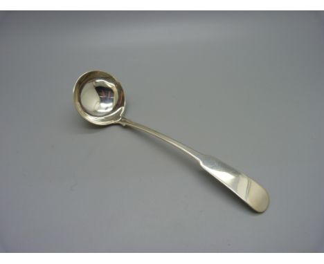 A George III Scottish silver ladle, Edinburgh 1807, 24g, 15.5cm 