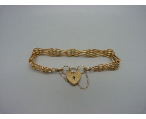 A 9ct gold gate bracelet with padlock fastener and safety chain, 15.7g 