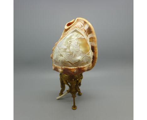 A carved shell cameo table lamp on a gilt metal base, 23cm 