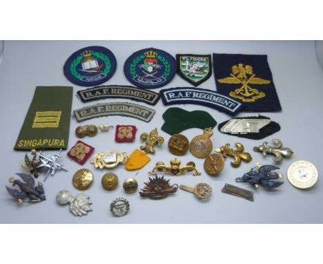 British Army and International cap badges, insignia and formation signs/patches 