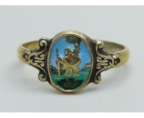 A silver gilt and enamel ring, N, (1.5g) 