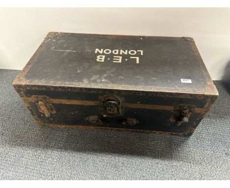 A 1940's London electricity board trunk, S. 76cm x 40cm x 30cm.