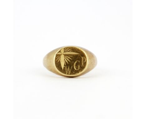 A gent's hallmarked 9ct yellow gold signet ring, (U), approx. 6.2gr.&nbsp;