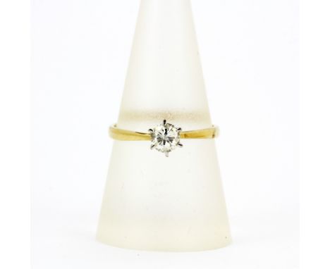 A hallmarked 18ct yellow gold diamond solitaire ring, estimated approx. 0.40ct, (Q).