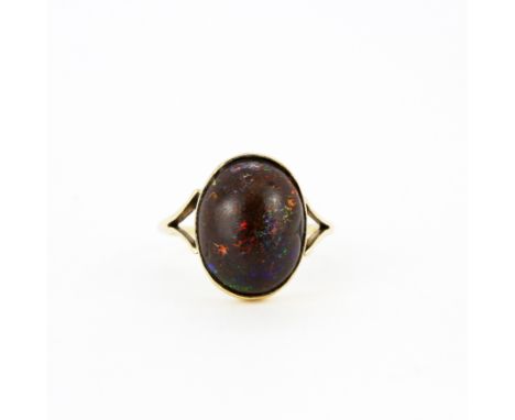 A 15ct yellow gold ring set with a large cabochon opal black opal, stone L. 1.5cm, (L.5).