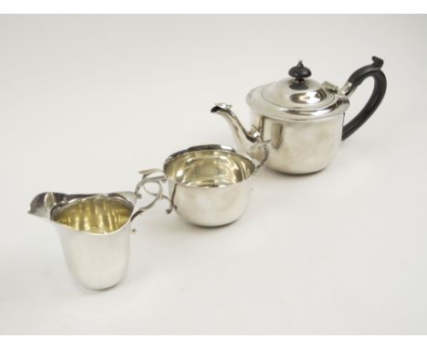 HAMILTON AND INCHES THREE PIECE SILVER TEA SERVICE, Edinburgh 1911, total weight 20ozt. (3)