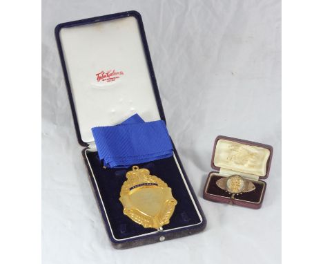 A 9ct gold memento brooch mounted with a Kings Army badge in retailers box, together with a City of Portsmouth Boxing Team Pr