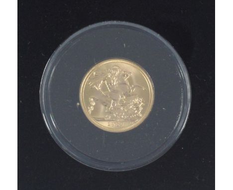 A 1957 ERII gold sovereign, First portrait, Gillick, in plastic capsule, case with certificate 