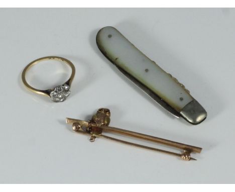 An 18ct gold diamond daisy-cluster ring and a 9ct gold Owl bar brooch, together with a silver pocket knife 