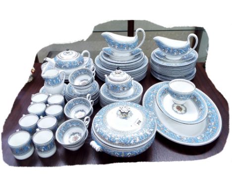 Extensive Wedgwood 'Florentine' pattern dinner, coffee and tea service, pattern W2714
