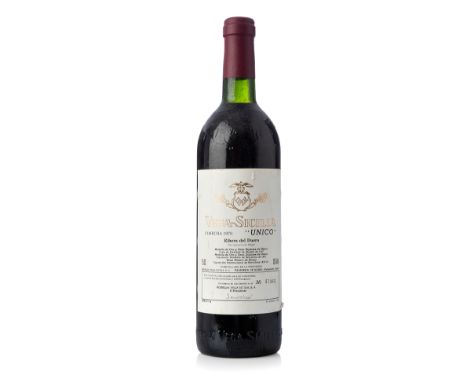 A bottle of Vega Sicilia Único, 1970, Ribera del Duero.Category: Red wine.75 cl.Level: B-C.The Único is Vega Sicilia's refere