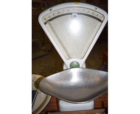 A set of Avery shop scales.