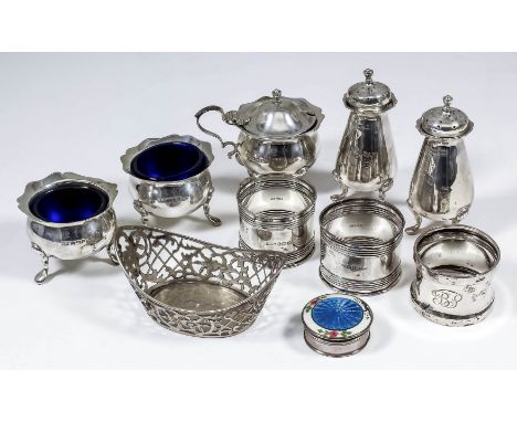 An Edward VII silver oval sauce boat with gadroon mounts, leaf capped scroll handle, on shaped footrim, 5ins high, by James R