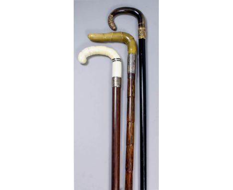 A late 19th/early 20th Century ebony walking stick the horn handle with gold coloured metal mounts, 36ins, a late 19th Centur