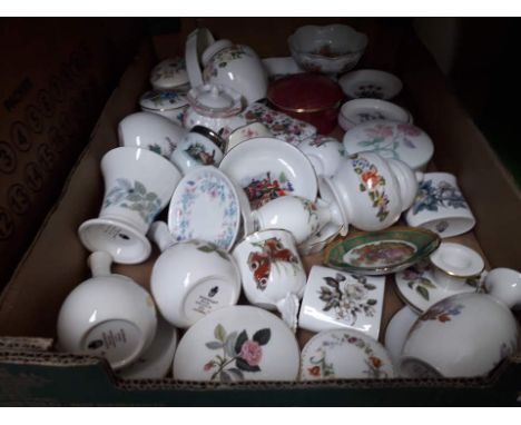 Box of small china items - Wedgwood, Worcester etc 
