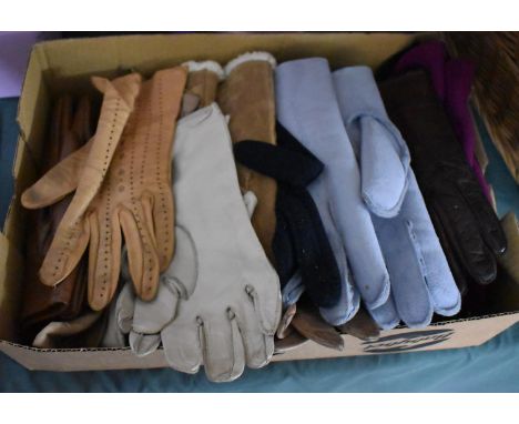 A Collection of Vintage Ladies Gloves 