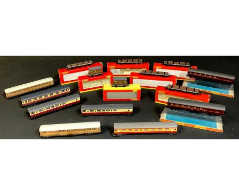 Hornby OO Gauge rolling stock; boxed and unboxed OO Gauge coaches including Grafar (quantity) 
