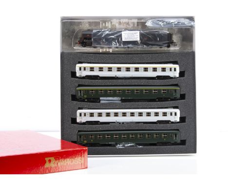 Rivarossi HO Gauge 5307 SNCF Express Train Pack, comprising SNCF black 2-8-2 141 R 568 Steam Locomotive and tender and four S