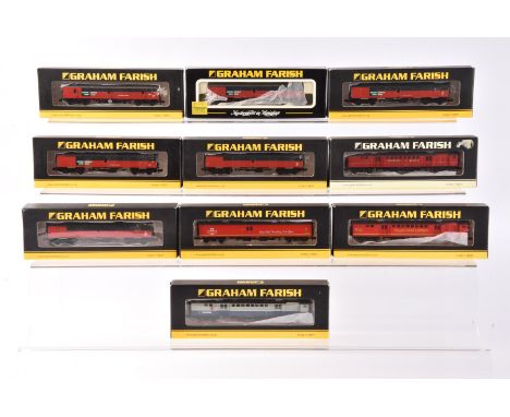 Graham Farish by Bachmann N Gauge Royal Mail and Rail Express Systems Coaches, a boxed group comprising, Royal Mail Sorting V