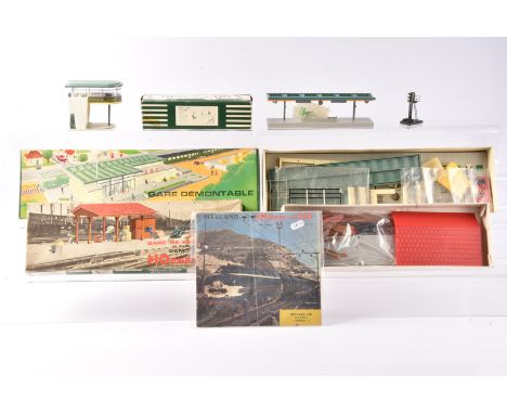 Hornby AcHO Gauge Accessories, 690 Station (Gare Demontable), 6910 Island Platform with Canopy and seats, 6902 Goods Depot (G