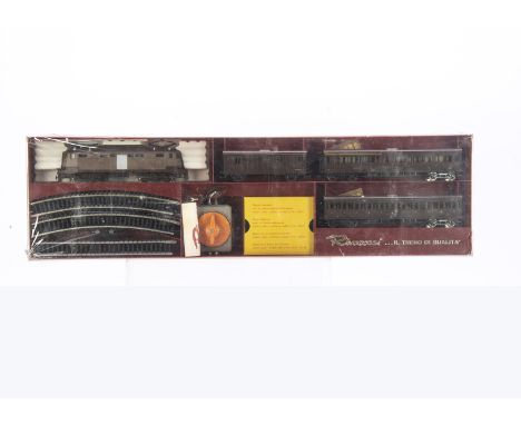 Rivarossi HO Gauge 407 Passenger Train Set,  comprising  FS brown twin pantograph Bo-Bo 424-079 Electric Locomotive, 4-wheel 