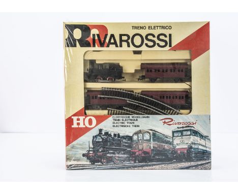 Rivarossi HO Gauge No 31 Passenger Starter Train Set,  comprising black 0-4-0 Tank Engine, three maroon 4-wheel Coaches, circ