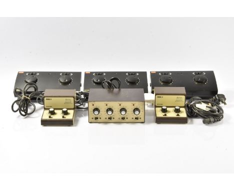 OO Gauge Hornby and Gaugemaster Controllers, all unboxed three Hornby HM 2000 controllers (one power cable) together with Gau