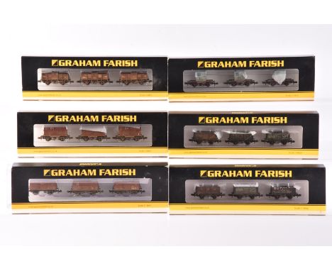 Graham Farish by Bachmann N Gauge Goods Wagons Packs, a cased group all with card sleeves, each contains a set of three weath