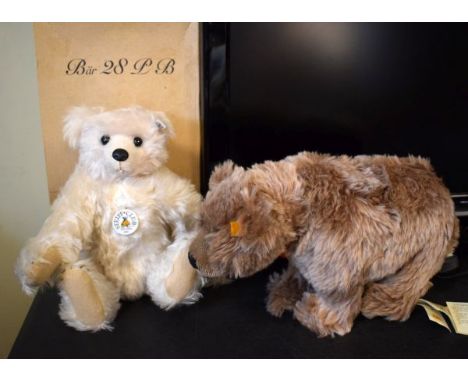 Steiff Club Edition 2002 bear having off-white fur and jointed body with box, together with a Steiff grizzly bear   Condition