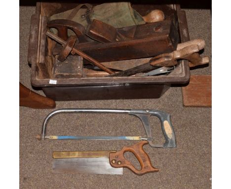 Box of vintage workshop hand tools, smoothing plane etc   Condition: 