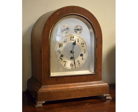 Early 20th Century oak arch cased mantel clock, the silvered dial with Arabic numerals, subsidiary chime/silent and slow/fast