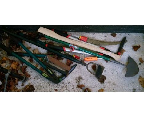 Small quantity of garden tools   Condition: 