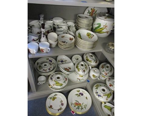 A Royal Worcester Evesham dinner service