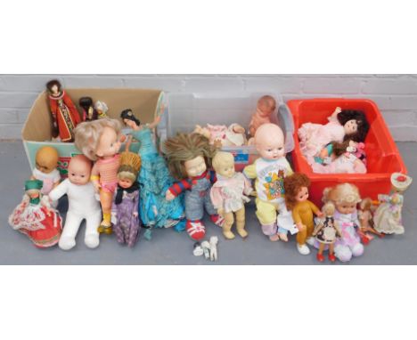 { Group of lots:  1123, 1124 } A quantity of dolls, to include plastic roller skate doll, Bavarian doll, a doll marked Pedigr