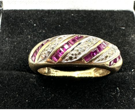 Vintage 9ct gold ruby &amp; diamond ring weight 3g