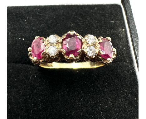 Vintage 9ct gold ruby diamond ring weight 4g