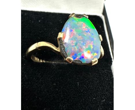 9ct gold opal doublet ring weight 3.6g edge wear