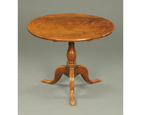 A George III mahogany tripod table, with turned column and three downswept legs terminating in pad feet.  Diameter 86 cm. 