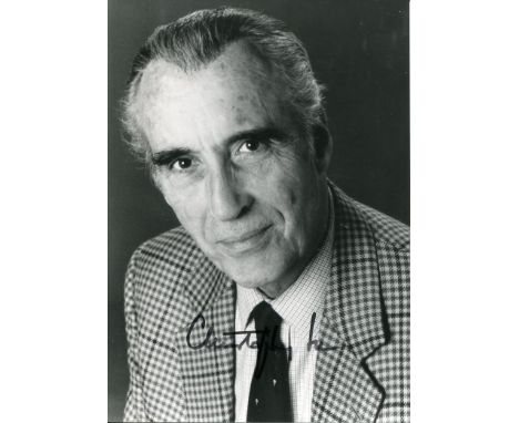 CHRISTOPHER LEE 7x5 inch photo signed by actor Christopher Lee who starred in some of the greatest films of all time, includi
