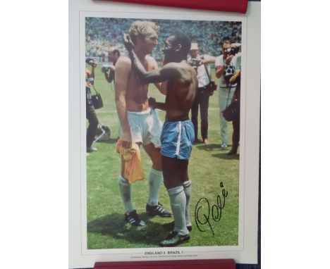 Pele signed 18 x 14 inch colour print. Classic football photo of him swapping shirts with Bobby Moore 1970 World Cup. Good Co