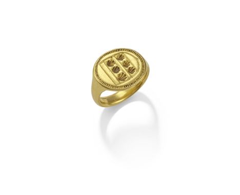 GOLD SEAL RING, 17TH CENTURYThe oval plaque with an engraved heraldic shield, within an incised border,  ring size M (hoop of