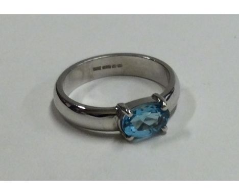 A heavy platinum single stone ring. Approx. 6 grams. Est. £100 - £150.