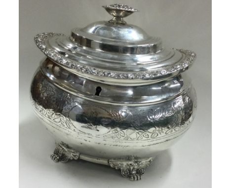 A large 19th Century Georgian silver tea caddy. London 1819. By Naphtali Hart. Approx. 758 grams. Est. £600 - £800.