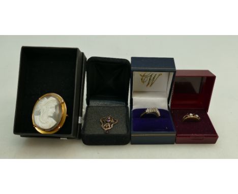 Group of 9ct gold jewellery, 9ct gold mounted cameo brooch, diamond cluster size Q, amethyst pendant & ruby & opal ring size 