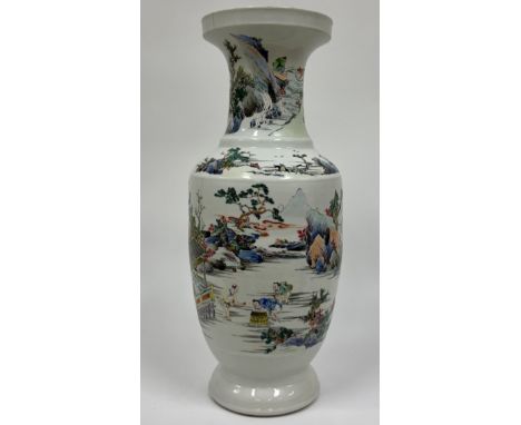 A very rare "Rose-Verte" porcelain vaseChina, Qing Dynasty (1644 - 1912), Yongzheng (1722 - 1735)Finely decorated in overglaz