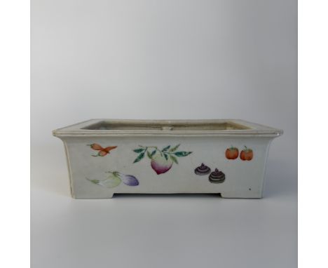 A famille rose porcelain jardinièreChina, Qing Dynasty (1644 - 1912), Guangxu (1875 - 1908)Finely decorated in overglaze enam